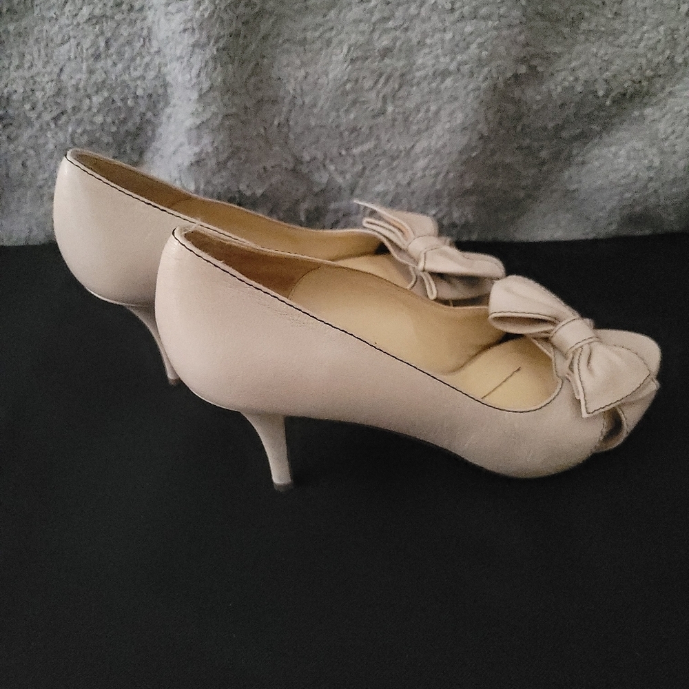 Kate Spade Cream Off White Leather Bow Pumps Heels SIZE 7 AUTHENTICATED - Picture 6 of 12